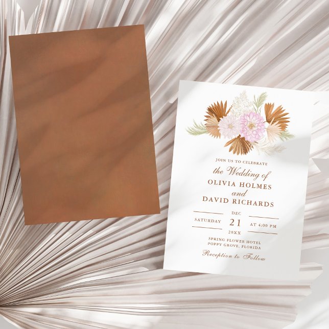 Invitación Boda de Orquídea de Hierba de Pampas de Terracota  (Boho Terracotta Pampas Grass and Flowers Wedding Invitation on a sunny neutral dry palm leaf.)