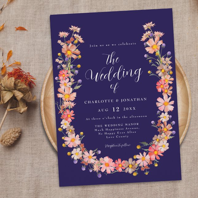 Invitación Boda de otoño con flores azules de la marina (Boho fall rustic floral wildflower wreath navy blue and white wedding invitation Elegant script)