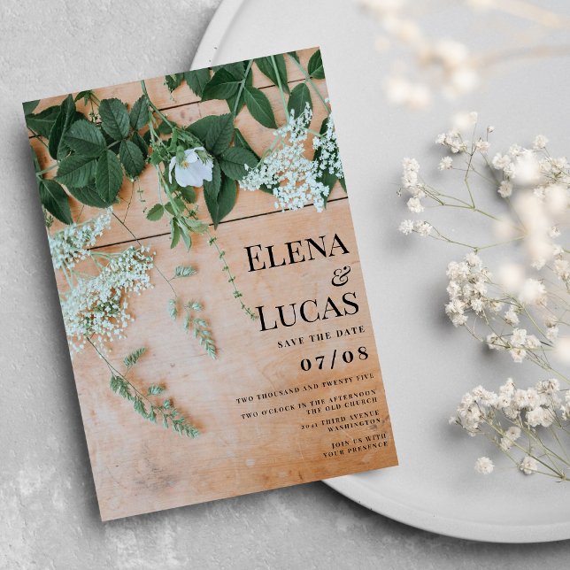 Invitación Boda de patio trasero floral de madera marrón clar (Rustic light brown wood floral backyard wedding)