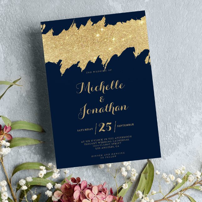 Invitación Boda de pinceladas de purpurina dorado azul marino (Classy navy blue gold glitter brushstrokes wedding)