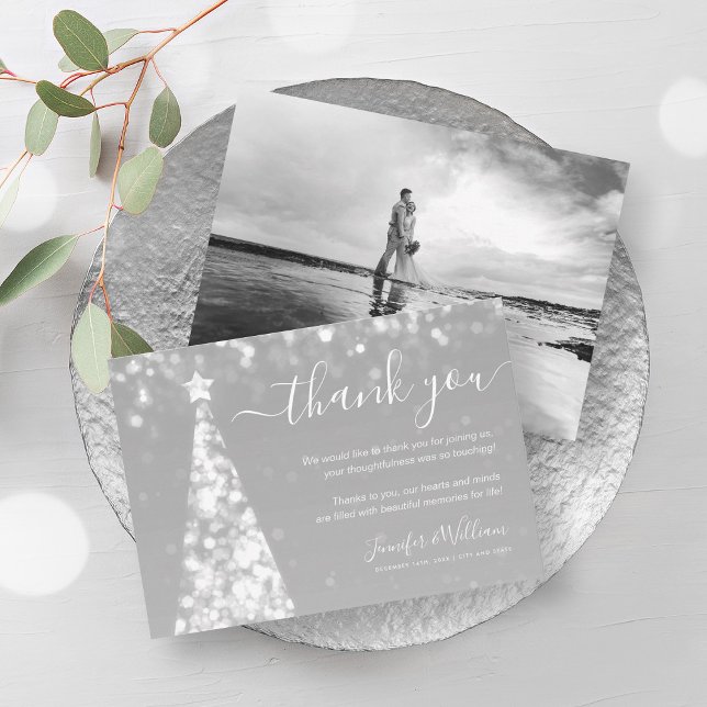 Invitación Boda de plata en árbol festivo gracias (Festive Tree Silver Wedding Photo Thank You Invitation)