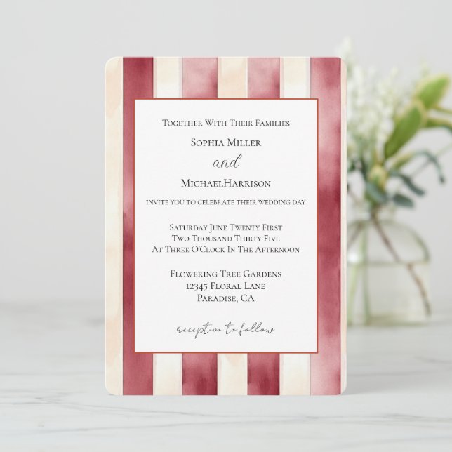 Invitación Boda de rayas crema y rojo burdeos (Anverso de pie)