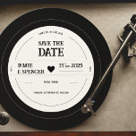 Invitación Boda de registro de vinilo único retro Guardar la<br><div class="desc">Anuncie sus próximos nupcias con estilo con nuestro registro de vinilo personalizado guardar la fecha. El diseño único de este hotel, salvo que la fecha tenga forma de vinilo, atraerá la atención de los clientes. El guardar la fecha es fácilmente personalizable, lo que le permite agregar todos los detalles importantes...</div>