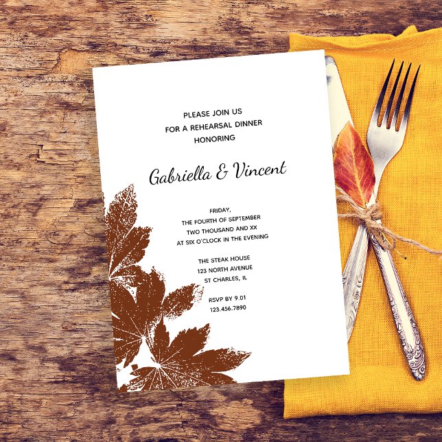 Invitación Boda de sellos de hoja de ensayo Cena (Fall in Love with this natural woodland wedding rehearsal dinner invitation.)