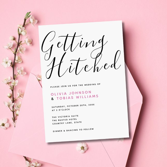 Invitación Boda de tipografía moderna con golpes (Simple modern wedding invitation with 'Getting Hitched' script typography. Classic elegant & stylish)