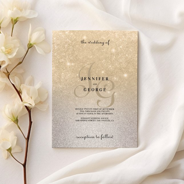 Invitación Boda del purpurina rojo inicial con monograma plat (Gold silver monogram initials ombre glitter wedding)