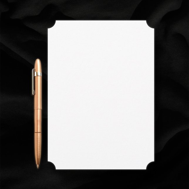 Invitación Boda del rincón de boletos blancos en blanco (Blank white 5" x 7" wedding invitation with ticket corners. Pen for scale.)