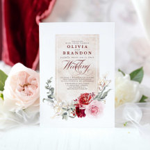 Boda elegante de flores rojas y rosas de Borgoña