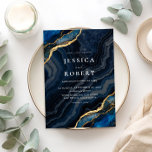Invitación Boda elegante de mármol azul de la marina<br><div class="desc">Elegante invitación de boda azul marino con elegante diseño de tipografía y fondo de mármol. Personaliza con todos tus detalles para una invitación de boda personalizada.</div>