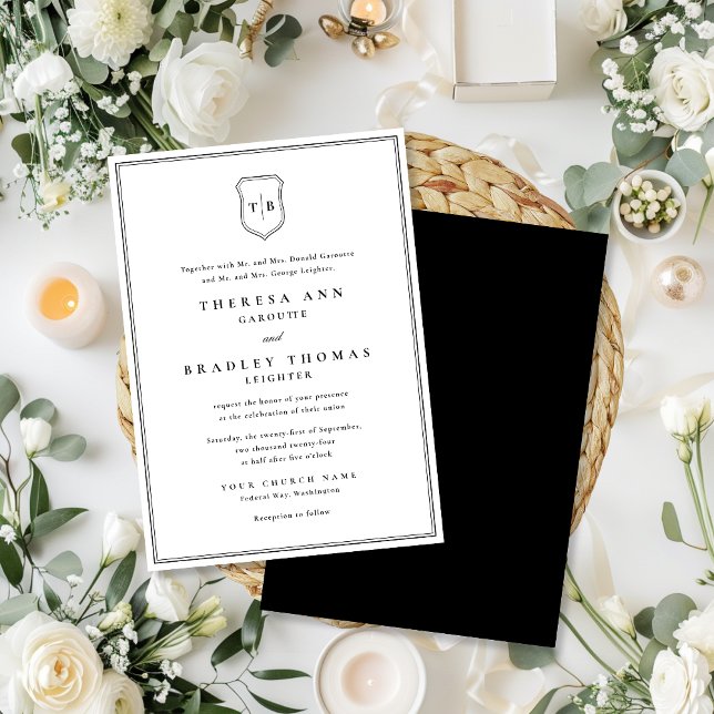 Invitación Boda Escudo negro clásico elegante monograma (Classic Elegant Monogram Black Crest Wedding Invitation)