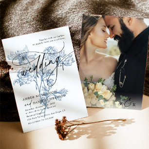 Invitación Boda floral azul con guión moderno