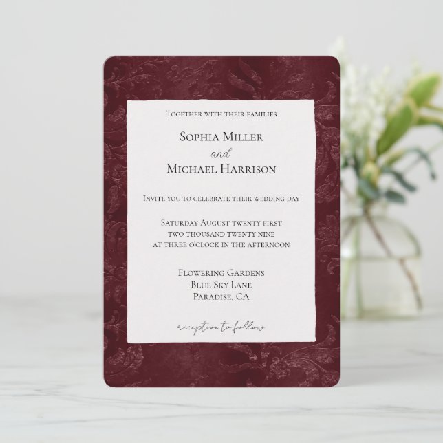 Invitación Boda floral borgoña roja profunda romántica (Anverso de pie)