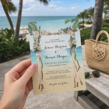 Boda floral con enramada en la playa tropical