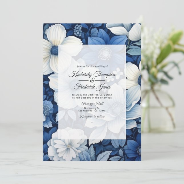 Invitación Boda floral de color azul marino y blanco (Anverso de pie)