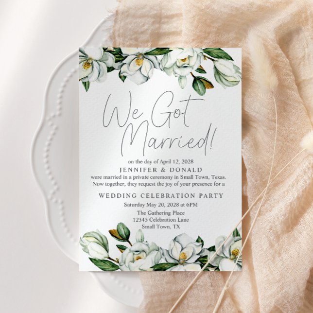 Invitación Boda floral de Magnolia blanca recién casada (Subido por el creador)