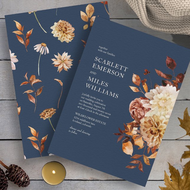 Invitación Boda Floral de Otoño Azul Marino (Navy Blue Autumn Floral Wedding Invitation by Painted Paperie
)