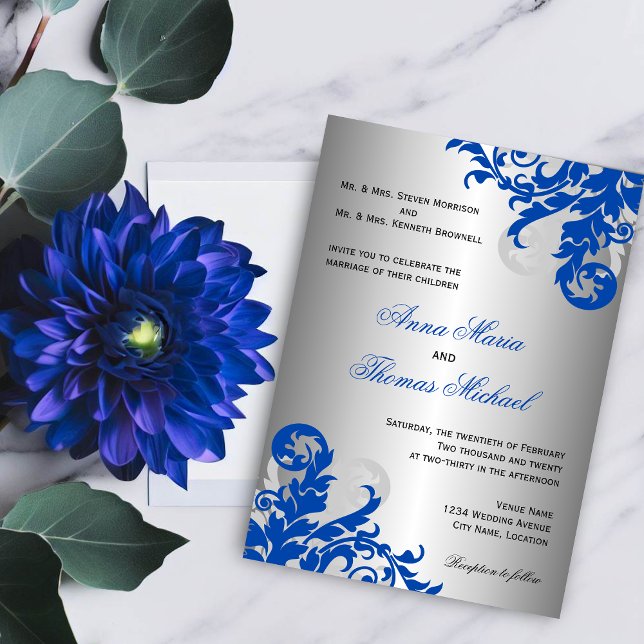 Invitación Boda florido azul y plateado real (Celebrate your royal blue themed wedding by sending out these elegant flourish / swirl invitations.)