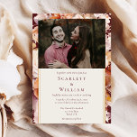 Invitación Boda fotográfico clásico de la crema borgoñona flo<br><div class="desc">El diseño clásico de la invitación a las bodas con crema de borgoña en otoño es un conjunto de ensueño que encarna la esencia del encanto vintage y la elegancia moderna. Con flores de otoño y hojas en colores otoño, acentuadas con bordes geométricos dorados, nuestro diseño ofrece una estética sencilla...</div>