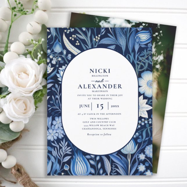 Invitación Boda fotográfico del arco floral blanco azul de la (Blue and white floral oval/double arch photo wedding invitation)