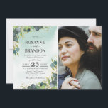 Invitación Boda fotográfico Eucalyptus<br><div class="desc">Invitaciones a bodas ruidosas de color verde con un fondo sombrío de color agua descolorido,  elegantes hojas de eucalipto botánico verde,  salpicaduras de falso Relieve metalizado de oro,  una foto de la pareja y una plantilla de boda sencilla y fácil de personalizar.</div>