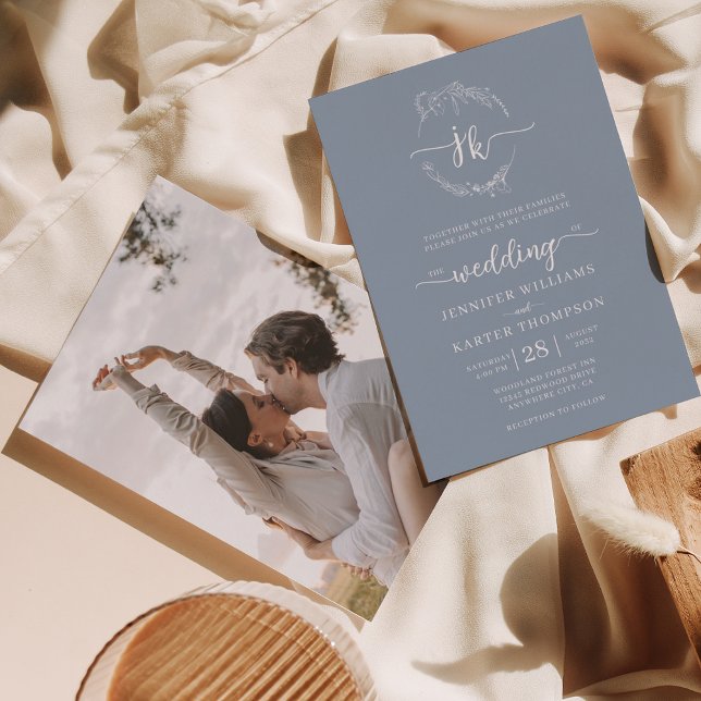 Invitación Boda fotográfico Floral Wreath Dusty Blue Monogram (Subido por el creador)
