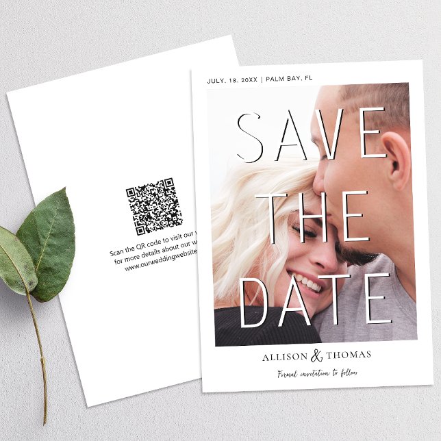 Invitación Boda fotográfico moderno Código QR Guardar la fech (The QR code makes it easy for guests to visit your website for more details about your wedding.)