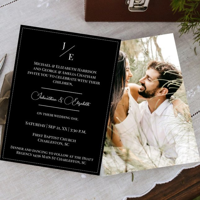 Invitación Boda fotográfico monograma minimalista | Negro (Black Minimalist Monogram Photo Wedding Invitation)