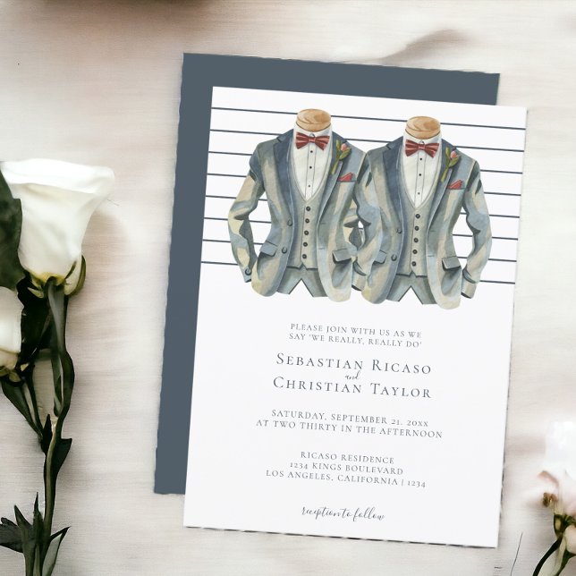 Invitación Boda gay de dos cuernos en traje y amarre lazos (Gay Wedding Two Grooms in Suits and Bow Ties Invitations from Ricaso. Same sex wedding invites. )