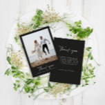 Invitación Boda gracias a la escritura de fotos mínima modern<br><div class="desc">Tarjeta de agradecimiento al boda de escritura contemporáneo simple y blanco y negro. Impresionante diseño moderno minimalista. Parte de una suite.</div>