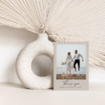 Invitación Boda gracias a la escritura moderna de foto gris m<br><div class="desc">Tarjeta de agradecimiento gris,  simple y contemporáneo boda de escritura. Impresionante diseño moderno minimalista. Parte de una suite.</div>