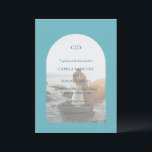 Invitación Boda moderno Camila Aqua Arch<br><div class="desc">Invitación nupcial moderna con tu monograma y tus detalles sobre tu foto favorita dentro de un arco sobre un fondo turquesa / aqua / verde azulado. La plantilla incluye una superposición simple que permite que el texto aparezca sobre la imagen y se puede eliminar en la herramienta de edición de...</div>