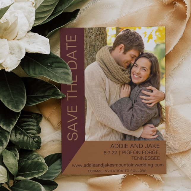 Invitación Boda moderno salva la fecha foto óxido de borgoña (Burgundy and gold wedding Save the Date photo card.)