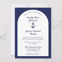 Boda náutica elegante de arco blanco y azul marino