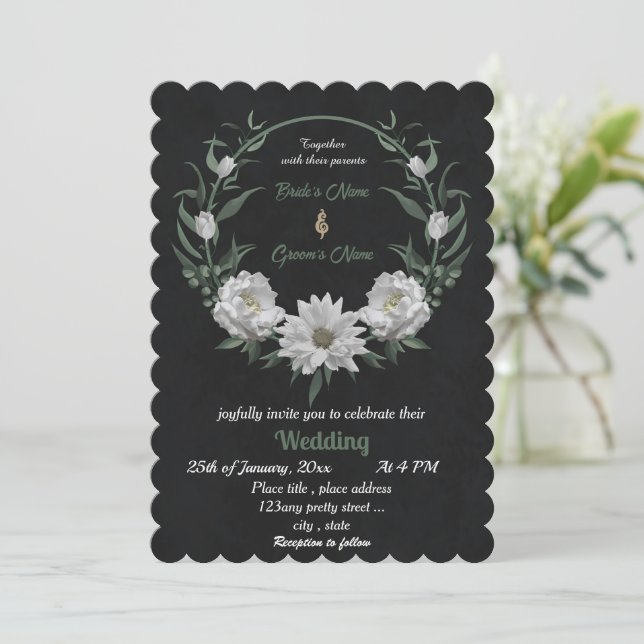 Invitación boda negro botánico de flores blancas románticas (Anverso de pie)