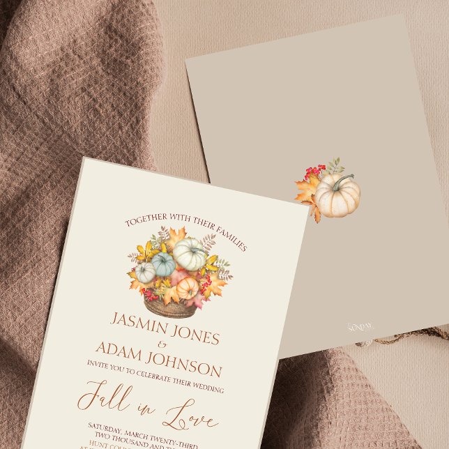 Invitación Boda Neutral de la cesta de cosecha de otoño rústi (Fall in Love Autumn Fall Harvest Pumpkins Wedding Invitation)