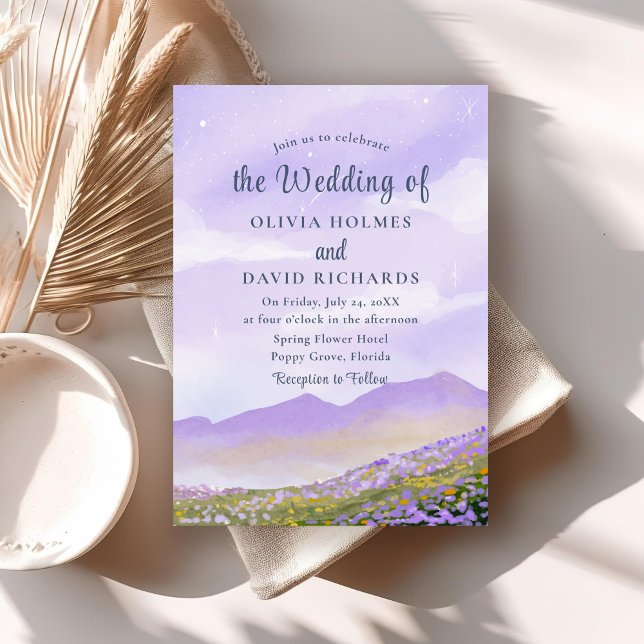 Invitación Boda Nocturna Bohemio Lila Paisaje (Bohemian Lilac Night Landscape Wedding Invitation on neutral boho wedding table.)