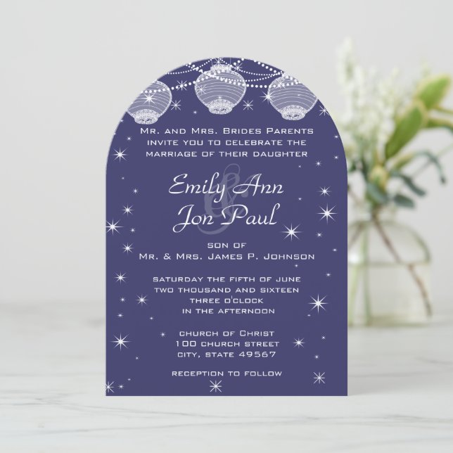 Invitación Boda nocturno Navy con linternas azules Stars Garl (Anverso de pie)