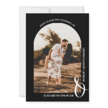 Boda romántica con foto arqueada en blanco y negro