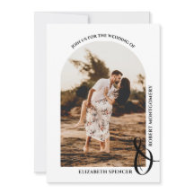 Boda romántica con foto arqueada en blanco y negro