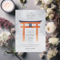 Boda romántico Torii Gate japonés de niebla