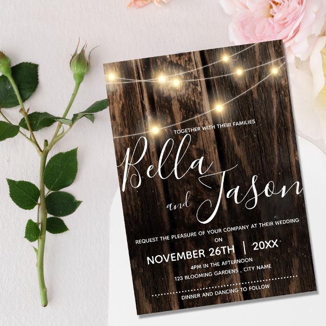 Invitación Boda Rústico de Moda de madera de grano con cadena (Rustic Barn Wood String Lights Country Wedding Invitation)