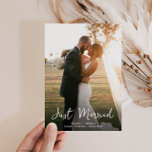 invitación boda simple casada<br><div class="desc">caligrafía moderna y elegante,  elegante diseño romántico con una foto personalizada La imagen de la novia y del novio y el color y el texto de fondo pueden ser personalizados.</div>