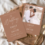 Invitación Boda simple foto guión de terracota<br><div class="desc">La Invitación a la Boda de Verano o Primavera Boda de Terracotta con Foto o Imagen - incluye una tipografía de escritura hermosa y elegante con un moderno color simple y clásico para la celebración especial del Día de la Boda.</div>