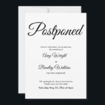 Invitación Boda simple y elegante pospuesta<br><div class="desc">Aquí hay una tarjeta simple para notificar a sus invitados si es necesario cambiar su fecha de boda. Utilice los campos de plantilla para añadir sus datos personales y hacer de este diseño elegante y minimalista su propio diseño. El fondo blanco puede cambiarse a cualquier color que prefiera. También se...</div>