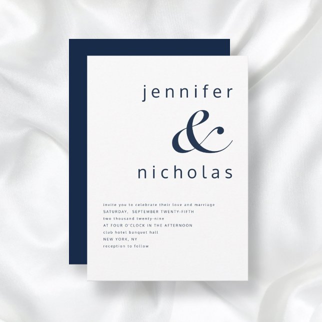 Invitación Boda y Ampersand Azul de la Marina Moderna (Front/Back Navy Blue Simple Minimalist Typography Wedding Invitation)