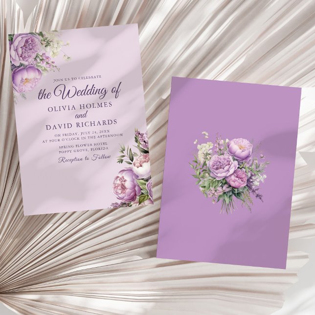 Invitación Bodas de Peonías Lilas Boho (Boho Lilac Peonies Wedding Invitation on a neutral dry palm leaf.)