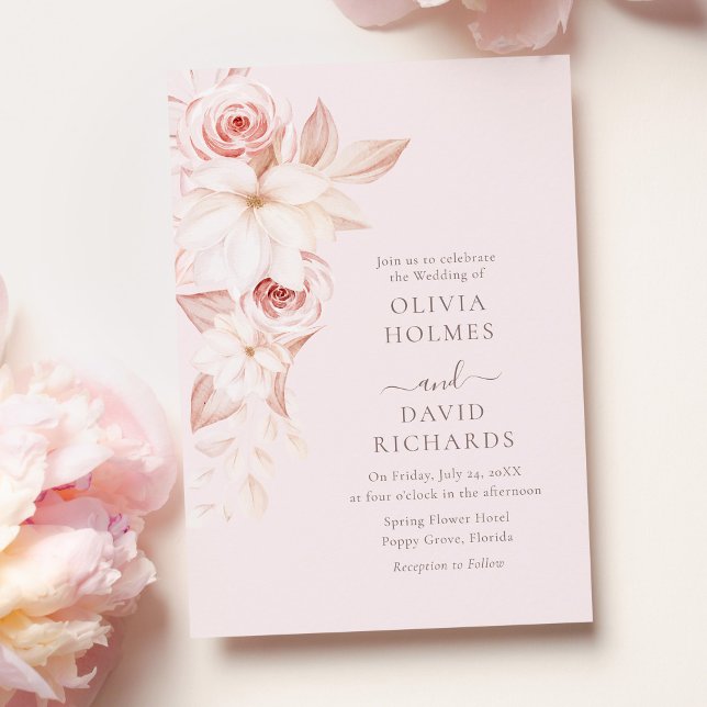 Invitación bohemiana a bodas con rosas pálidas (Bohemian Pale Pink Roses Wedding Invitation on a table with pink roses.)
