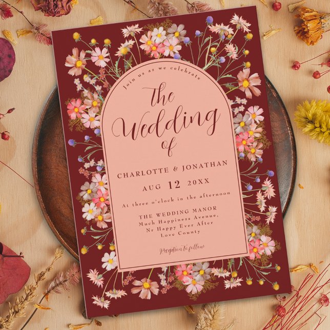 Invitación Boho Arch Dark Terracotta Fall Wedding (Wildflower boho arch darling terracotta burnt orange fall wedding invitation with elegant script)