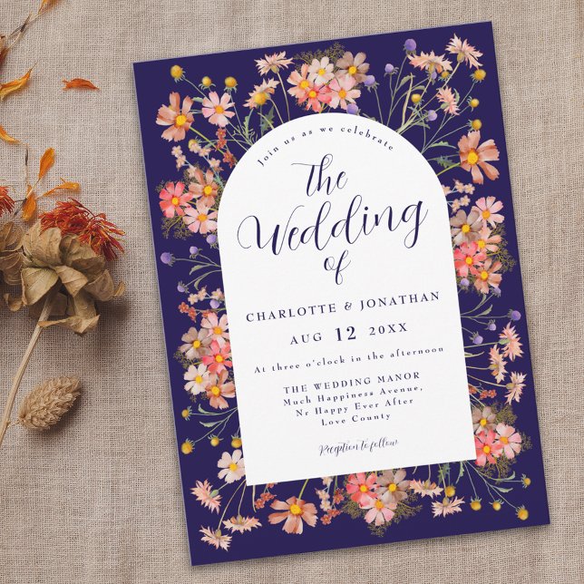 Invitación Boho azul de la marina Flor silvestre Boda de caíd (Boho floral arch navy blue elegant script fall wedding invitation watercolor wild flowers)