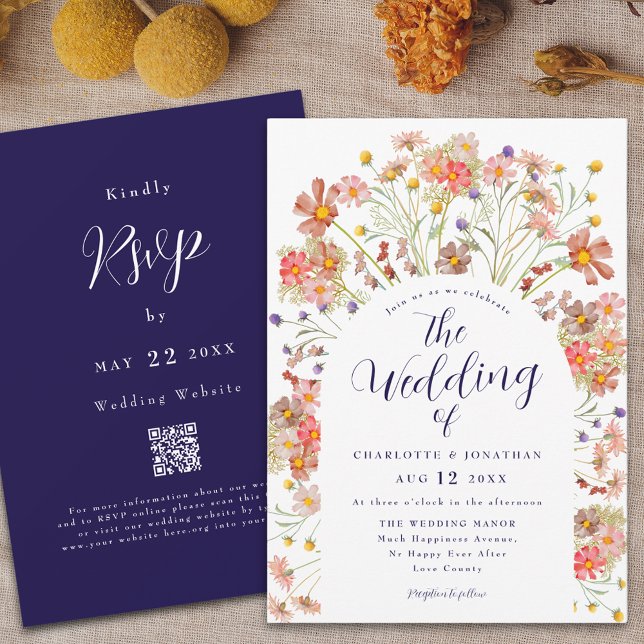 Invitación Boho Boda Blanco Azul de la Marina del Arco de Flo (Boho rustic wildflower floral arch fall navy blue and with wedding invitation With rsvp qr code)